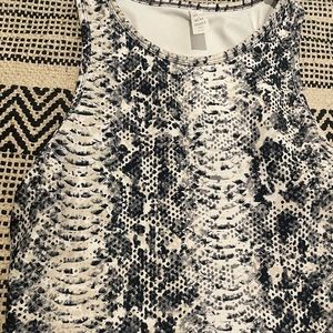Reptile Print cropped active top